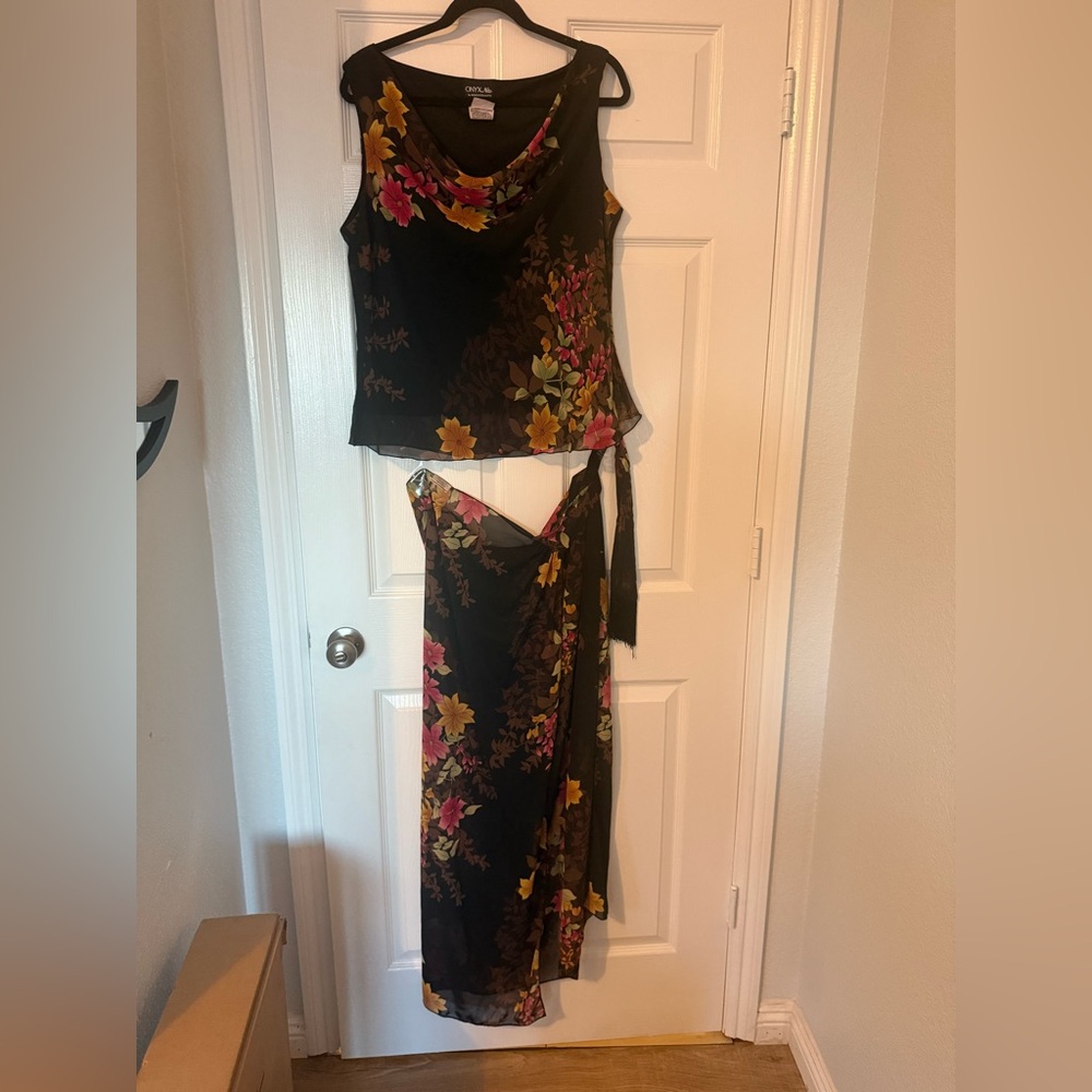 Onyx Nite by Wendye Chaitin Black Floral 2 piece